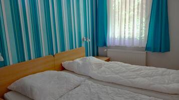 2 bedrooms, travel cot, WiFi