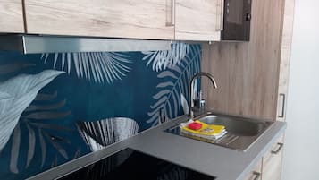 Kühlschrank, Mikrowelle, Ofen, Geschirrspüler