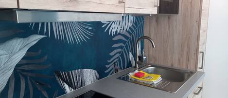 Kühlschrank, Mikrowelle, Ofen, Geschirrspüler