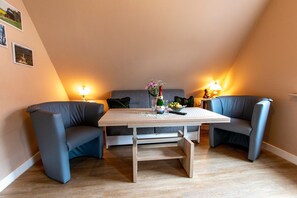 Dining - Langfeld, A. Apartment upstairs, 4P - Apartments Langfeld, Christa (Sellin)