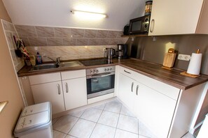 Fridge, microwave, oven, coffee/tea maker