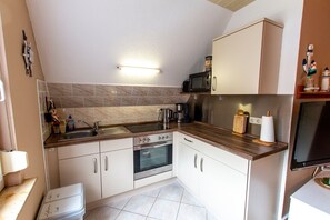 Fridge, microwave, oven, coffee/tea maker - Langfeld, A. Apartment upstairs, 4P - Apartments Langfeld, Christa (Sellin)