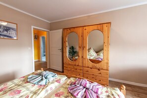 2 bedrooms, travel crib, WiFi - Langfeld, A. Apartment upstairs, 4P - Apartments Langfeld, Christa (Sellin)