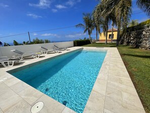 Unclassified image, 3 of 29, button