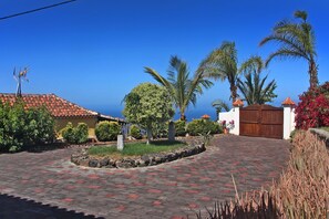 Unclassified image, 5 of 29, button