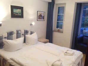 2 slaapkamers, een strijkplank/strijkijzer, reisbedje, wifi