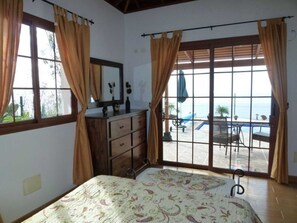3 bedrooms, travel cot, WiFi, bed sheets