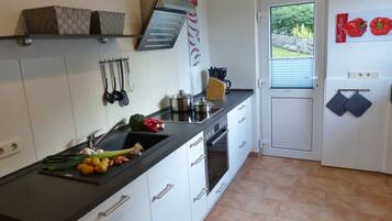 Kühlschrank, Mikrowelle, Ofen