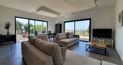 Villa avec piscine et vue