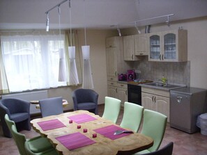 Unclassified image, 4 of 21, button