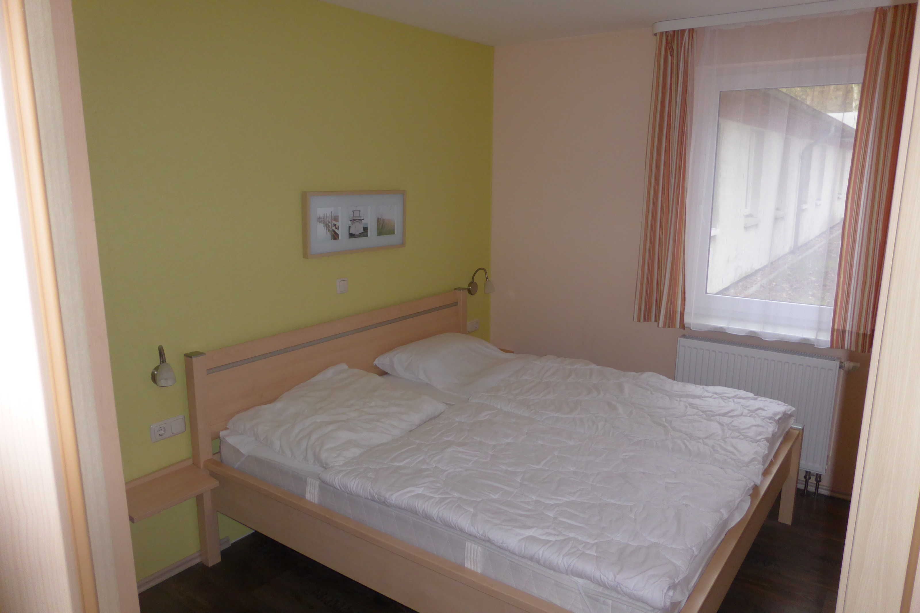 3 Schlafzimmer, Reisekinderbett