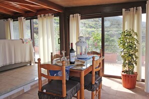 صورة غير مصنفة، 3 من 21، زرّ