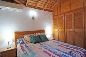 2 Schlafzimmer, Schreibtisch, Reisekinderbett, WLAN