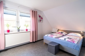 1 bedroom, WiFi, bed sheets