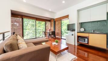 Fridge, microwave, electric kettle, cookware/dishes/utensils