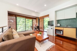 Fridge, microwave, electric kettle, cookware/dishes/utensils