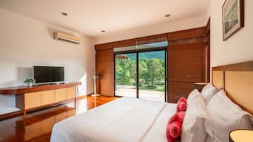 Duplex, 1 King Bed, Terrace, Mountain View | 1 bedroom, premium bedding, individually decorated