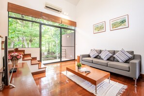 32-inch TV with cable channels