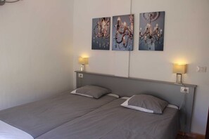 1 bedroom, travel crib, WiFi, bed sheets