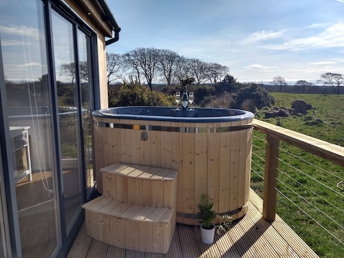 Cleeves Cabins, Arran Luxury Lodge With hot tub