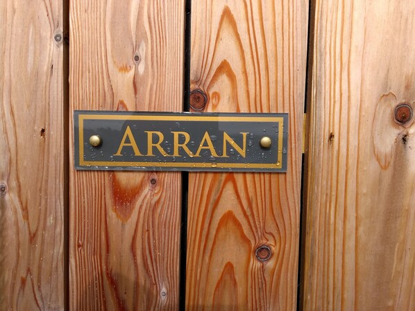 A wooden door with a sign that reads "ARRAN". - Arran Lodge Sleeps 3- Hot Tub, Scenic Views (Dalry)