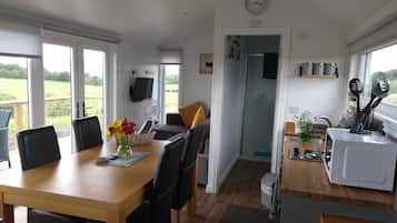 Cabin | Private kitchen | Fridge, microwave, oven, stovetop