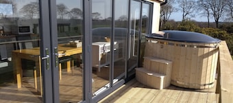 Cleeves Cabins, Arran Luxury Lodge With hot tub