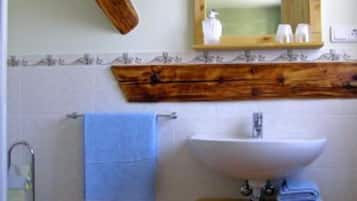 Doccia, asciugacapelli, asciugamani, sapone