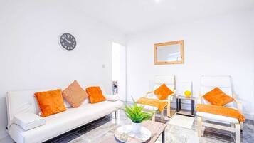Apartment | Living area | 32-inch flat-screen TV with digital channels, TV