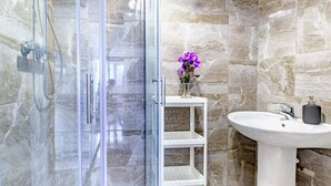 Apartment | Bathroom