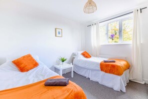 Apartment | 4 bedrooms, iron/ironing board - Karah Suites - Bristol Filton (Bristol)
