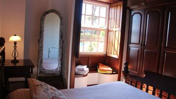 3 slaapkamers, een bureau, reisbedje, wifi