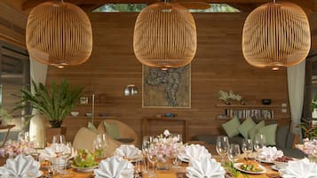 Villa, 5 Bedrooms | In-room dining