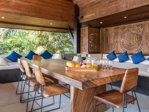 Villa, 6 Bedrooms | In-room dining