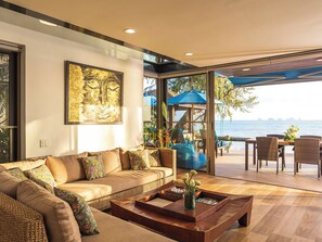 Flat-screen TV, DVD player, iPod dock - Akuvara (Koh Samui)