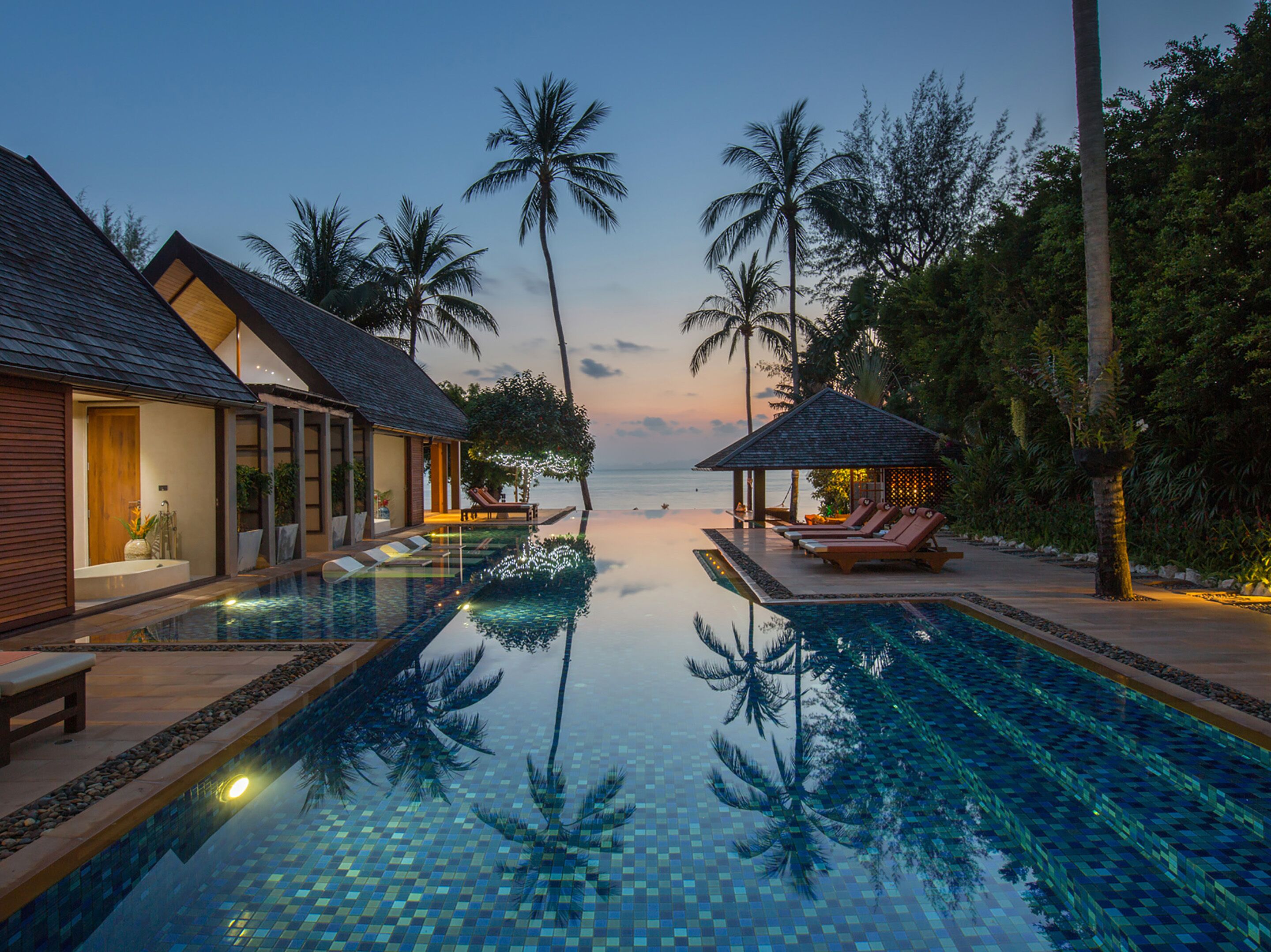 Outdoor pool, pool umbrellas, sun loungers