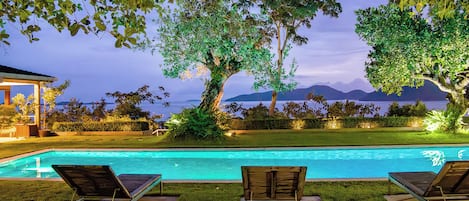 Outdoor pool, pool umbrellas, sun loungers