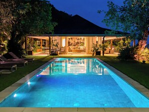 Outdoor pool, pool umbrellas, sun loungers