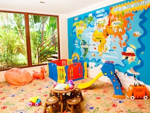 Praana Residence | 4 bedrooms, in-room safe, individually decorated, individually furnished