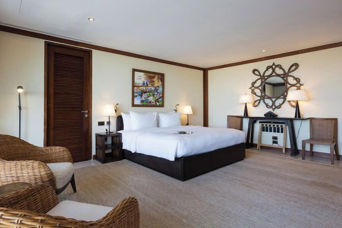 In-room safe, desk, laptop workspace, blackout drapes