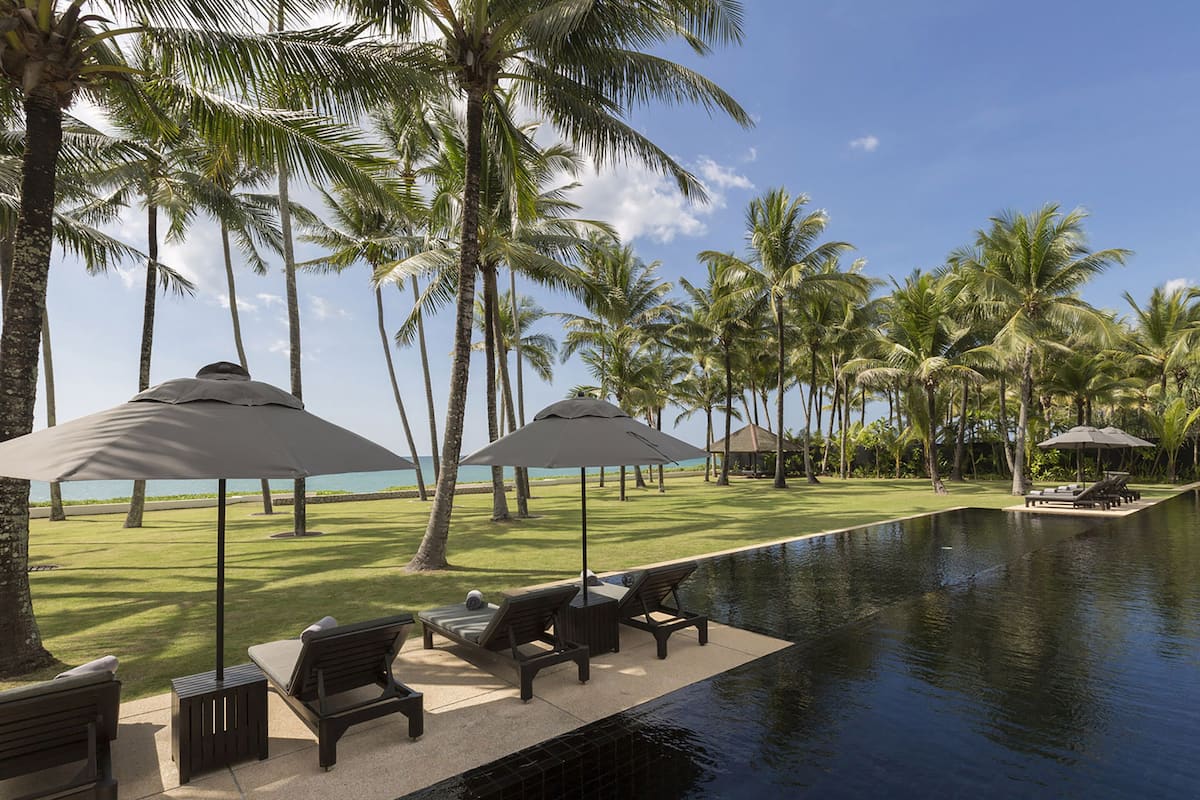 Villa Shanti | Brankas, meja kerja, tirai kedap cahaya, dan setrika/meja setrika