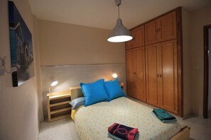 2 bedrooms, bed sheets