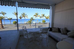 Unclassified image, 4 of 21, button