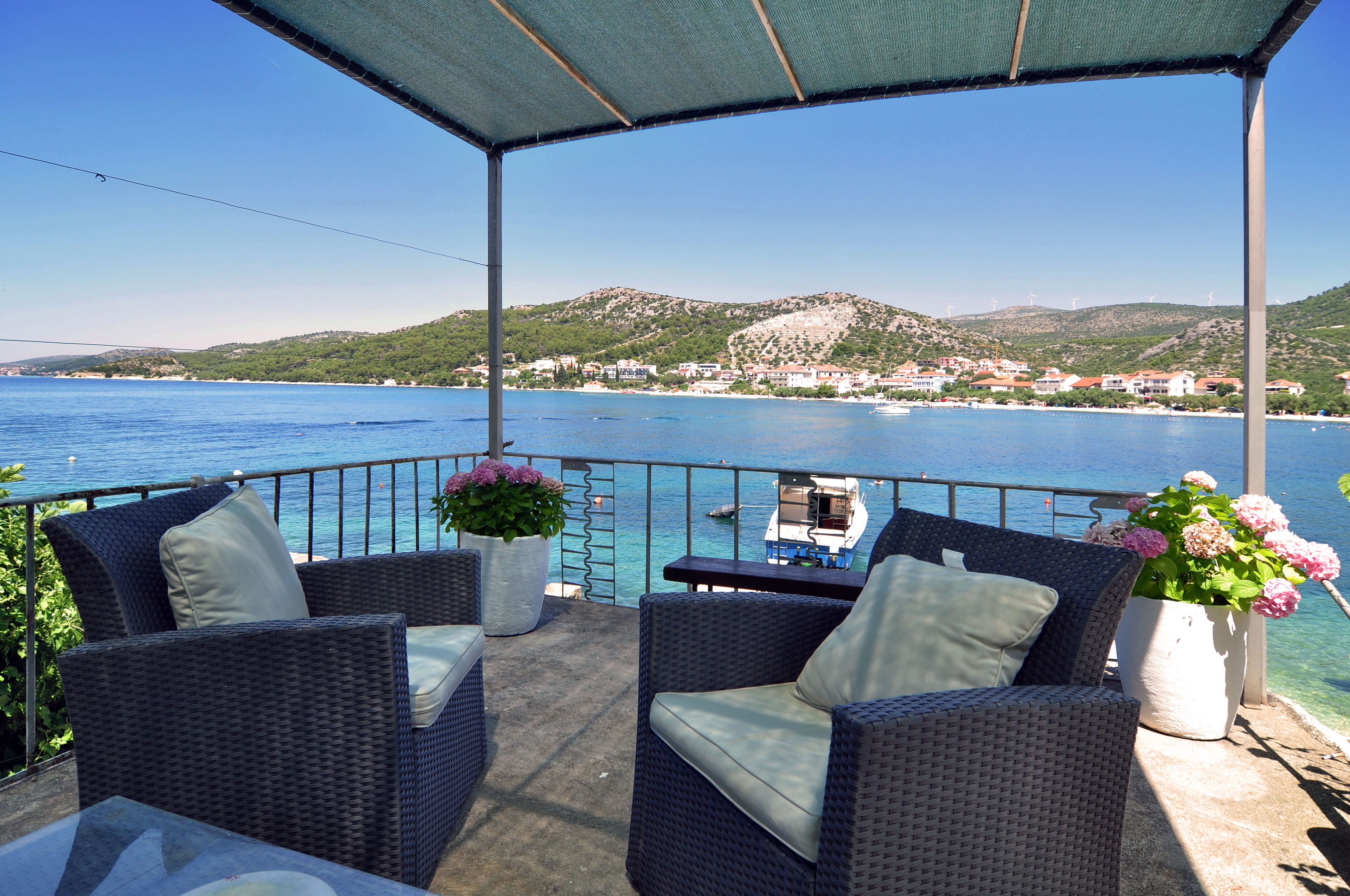 المنطقة المحيطة بالمنشأة