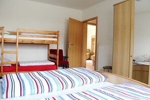 1 dormitorio y ropa de cama