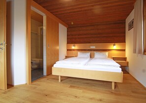 2 Schlafzimmer, Reisekinderbett, WLAN, Bettwäsche