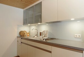 Fridge, oven, dishwasher, coffee/tea maker