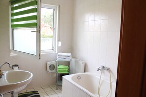 Bathroom - Haus 3 Fewo 4 Unten Rechts - Ferienwohnungen Familie Piel (Lütow)