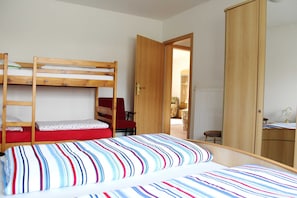 1 habitación y ropa de cama 
