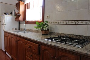 Unclassified image, 4 of 20, button